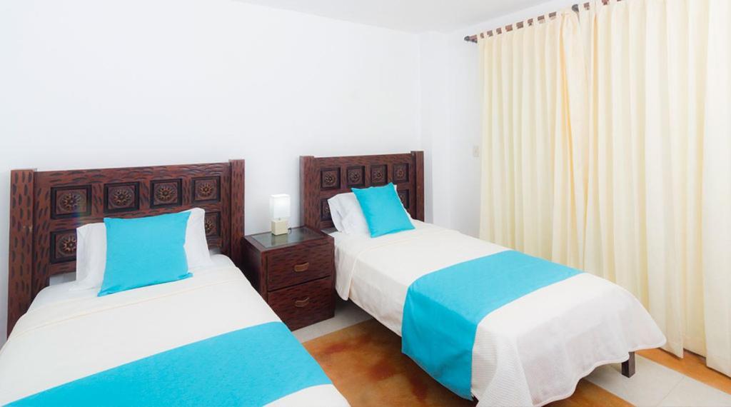 Cormorant Beach House Bed & Breakfast Puerto Villamil Room photo