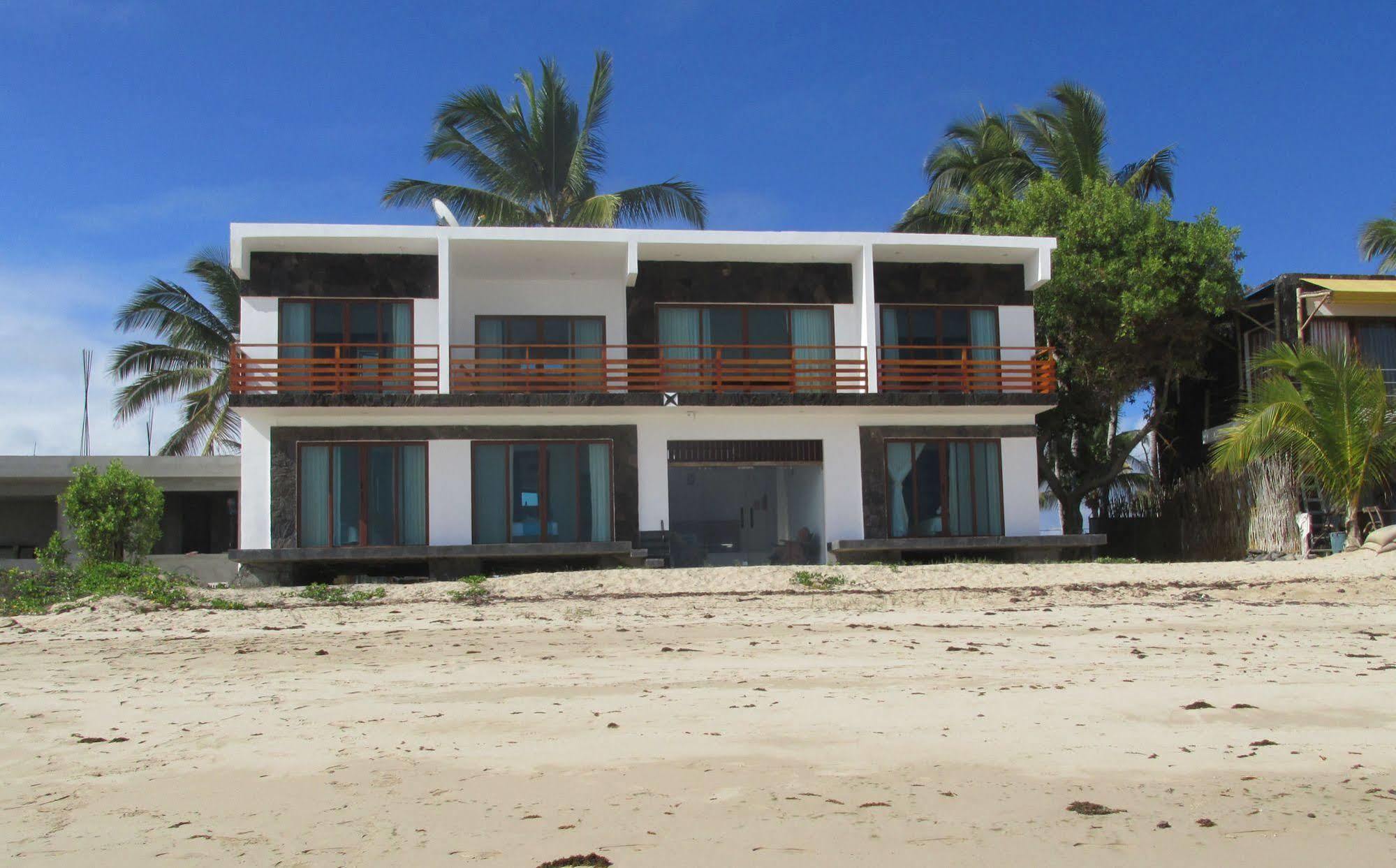 Cormorant Beach House Bed & Breakfast Puerto Villamil Exterior photo