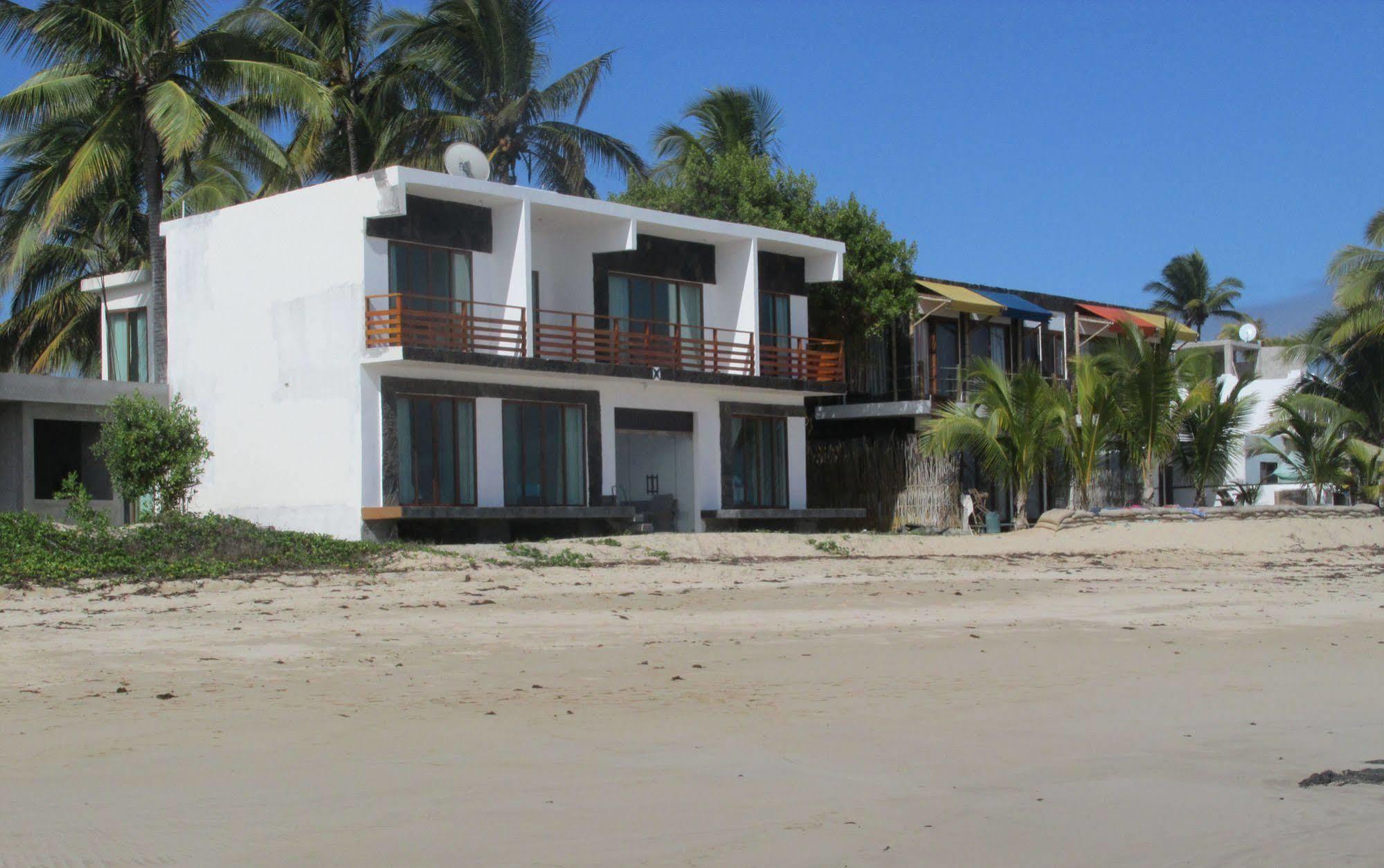 Cormorant Beach House Bed & Breakfast Puerto Villamil Exterior photo